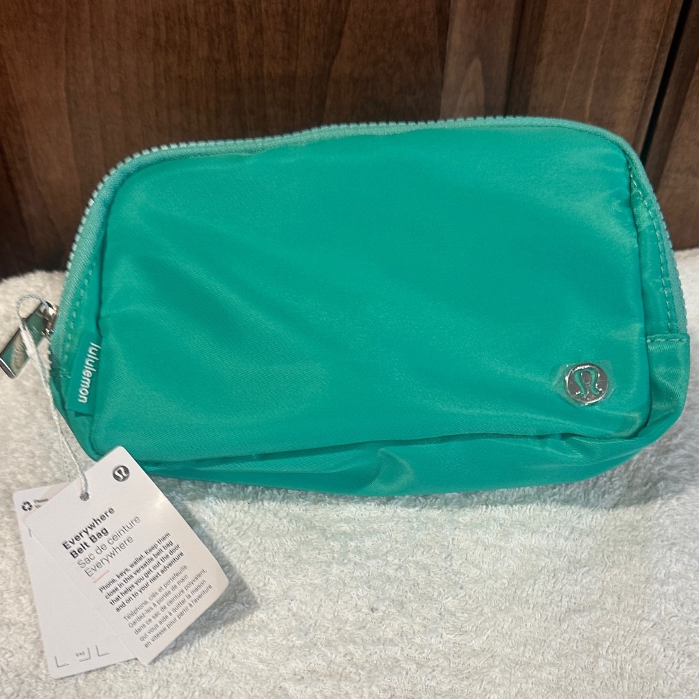 Lululemon Athletica Vibrant Green belt Bag